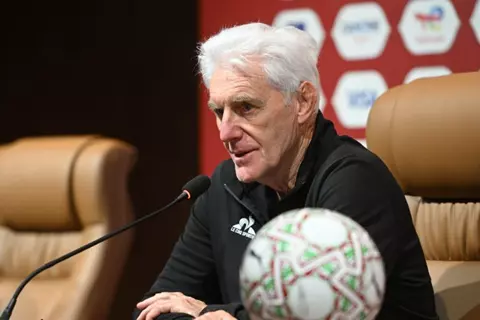 مدرب جنوب أفريقيا يكشف "شهادة صلاح" بشأن ركلة جزاء منتخب مصر 